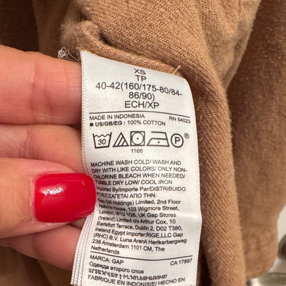 GAP Women’s XS Oversized Tan Button Down - Picture 7 of 8